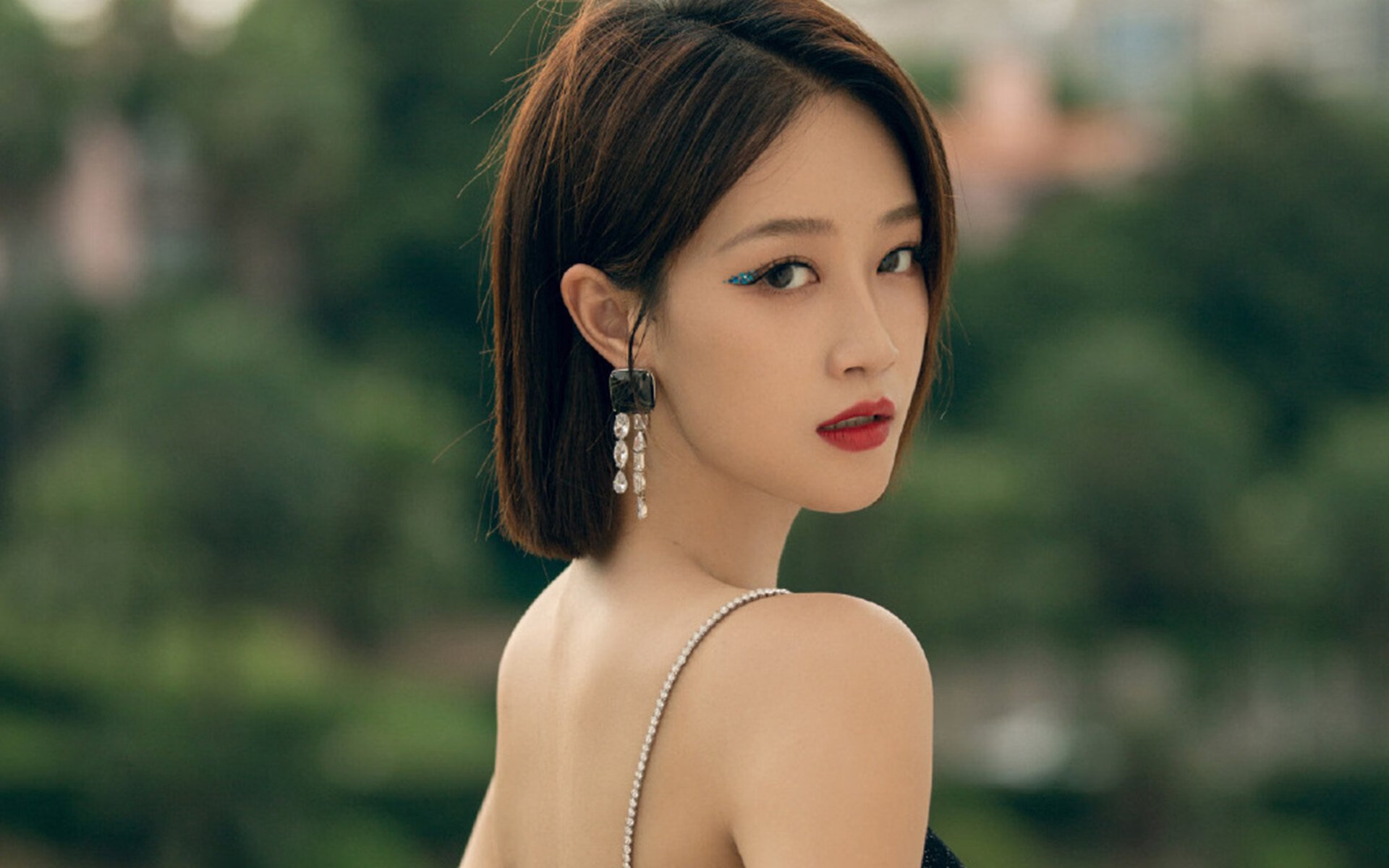 世界青少年攀岩锦标赛激烈拼搏彰显青春力量,青少年攀岩速度赛