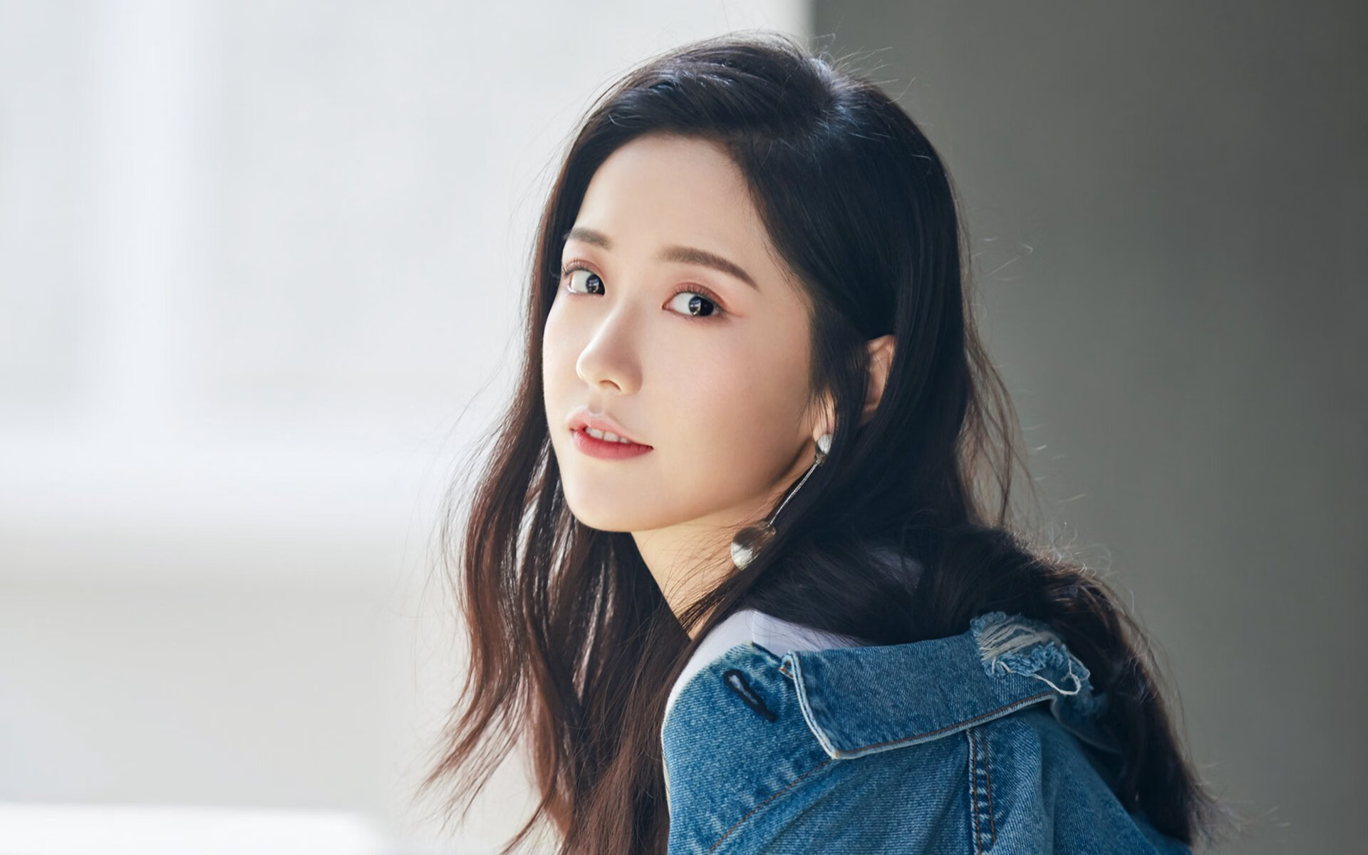 FB体育平台-佛罗伦萨多线进攻施压对方门前，佛罗伦萨duomo